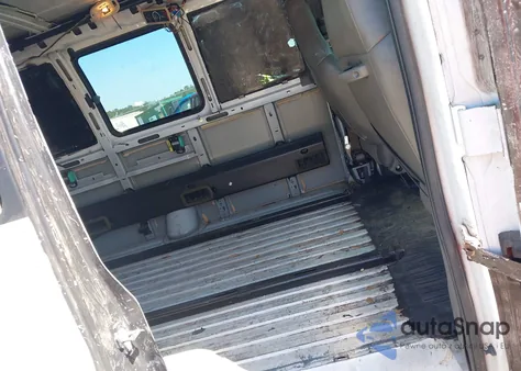 2005 Chevrolet Express z USA, uszkodzony, nr VIN 1GAHG39U551180494